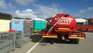 WS cleaning and pumping building site toilet